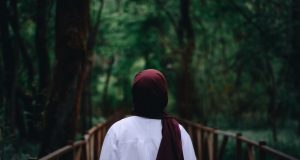 Zarafetin İncisi: Tesettür Abiye Elbiseleri al tatari1