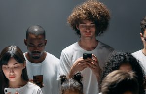 Medyumlar: Doğru ve Güvenilir Bir Rehber Arayışı dolandiricimedyum1